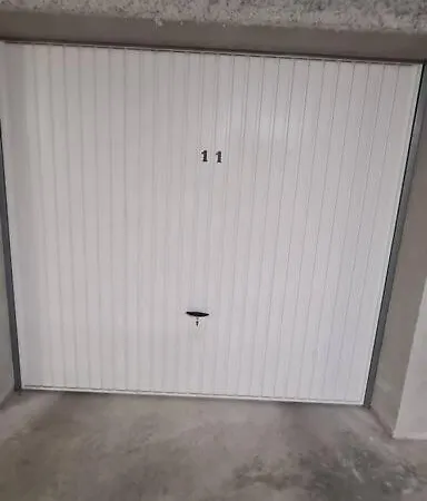 Bel Appartement-garage Prive-balcon-wifi Fibre شقة