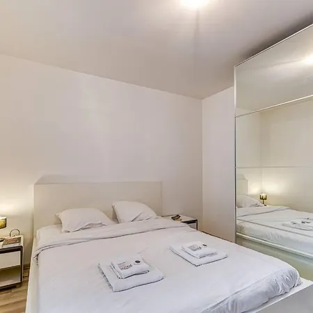 Bel Appartement-garage Prive-balcon-wifi Fibre * Rhut