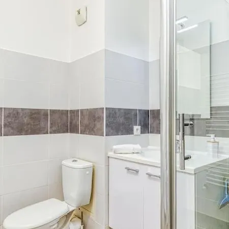 Bel Appartement-garage Prive-balcon-wifi Fibre * Rhut