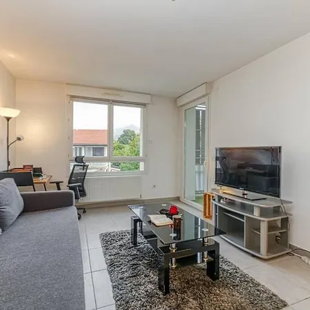 Bel Appartement-garage Prive-balcon-wifi Fibre شقة