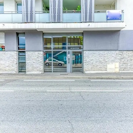 Bel Appartement-garage Prive-balcon-wifi Fibre Apartamento